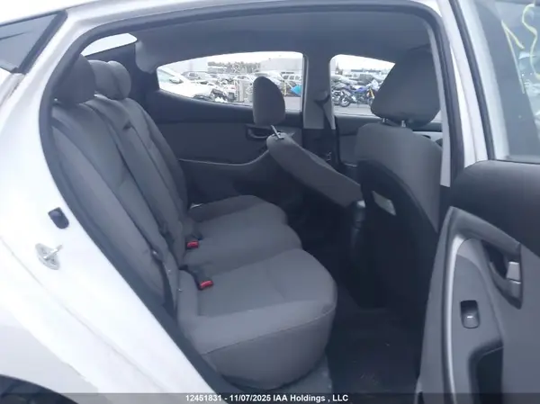 5NPDH4AE9GH792335 2016 HYUNDAI ELANTRA - Image 8