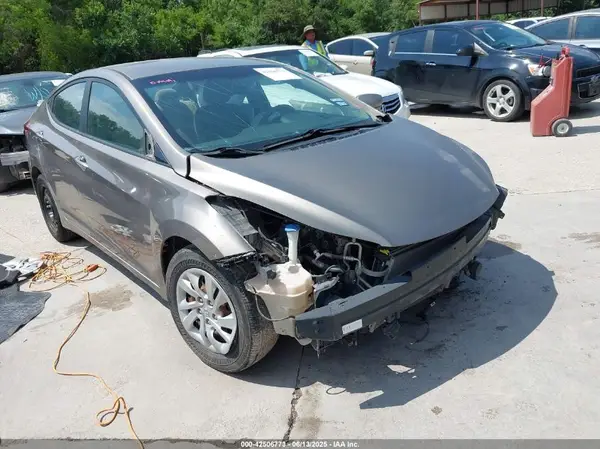 5NPDH4AE9GH793064 2016 HYUNDAI ELANTRA - Image 1