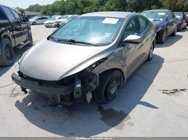 5NPDH4AE9GH793064 2016 HYUNDAI ELANTRA - Image 2
