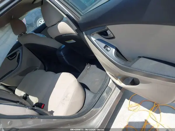5NPDH4AE9GH793064 2016 HYUNDAI ELANTRA - Image 8