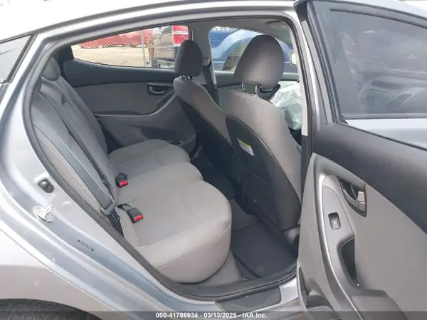 5NPDH4AE9GH793579 2016 HYUNDAI ELANTRA - Image 8