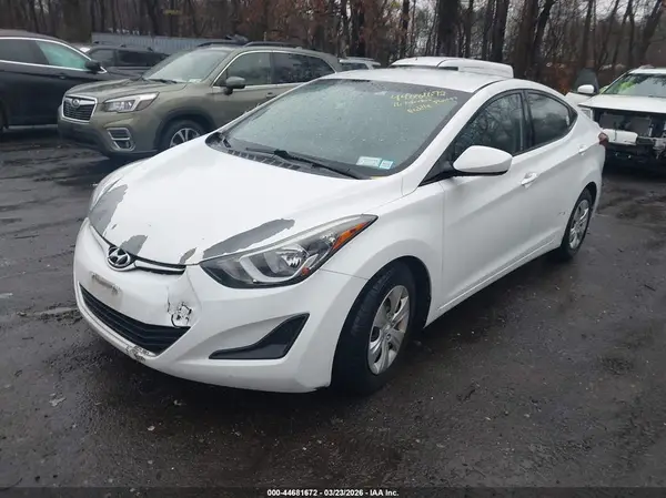 5NPDH4AE9GH793663 2016 HYUNDAI ELANTRA - Image 2