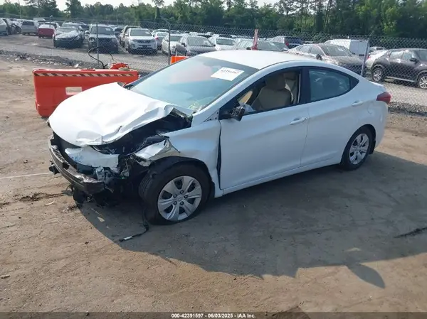 5NPDH4AE9GH794201 2016 HYUNDAI ELANTRA - Image 2