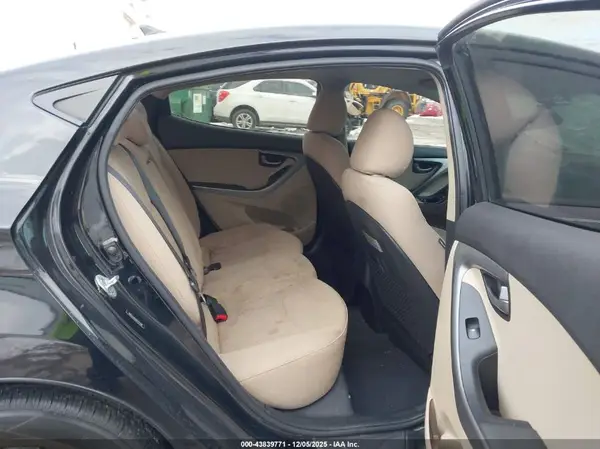 5NPDH4AE9GH797308 2016 HYUNDAI ELANTRA - Image 8