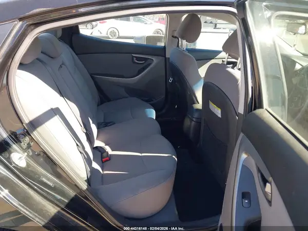 5NPDH4AEXGH662838 2016 HYUNDAI ELANTRA - Image 8