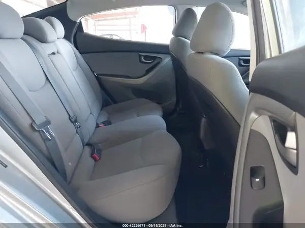 5NPDH4AEXGH677369 2016 HYUNDAI ELANTRA - Image 8