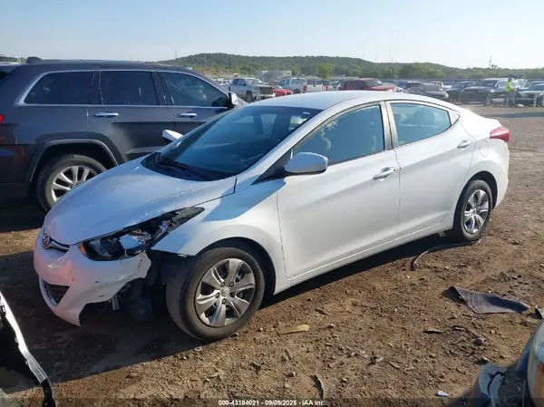5NPDH4AEXGH706871 2016 HYUNDAI ELANTRA - Image 2