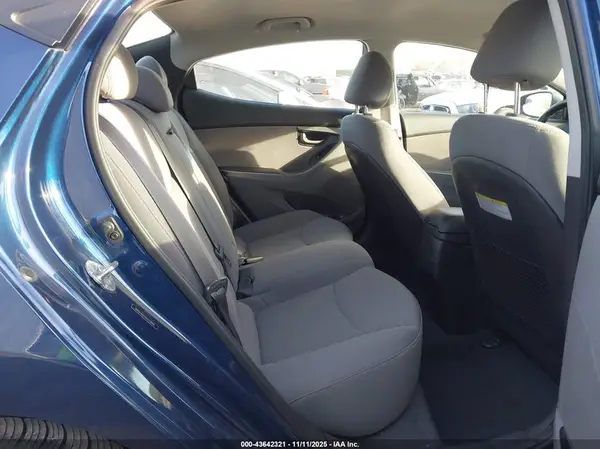 5NPDH4AEXGH713948 2016 HYUNDAI ELANTRA - Image 8