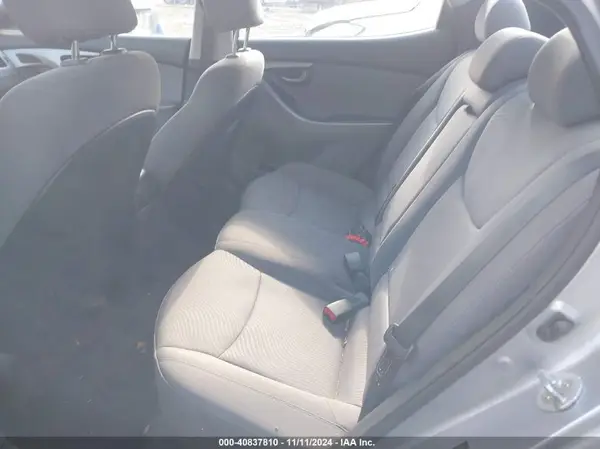 5NPDH4AEXGH717725 2016 HYUNDAI ELANTRA - Image 8