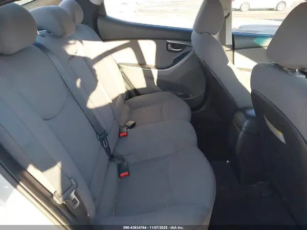 5NPDH4AEXGH735352 2016 HYUNDAI ELANTRA - Image 8