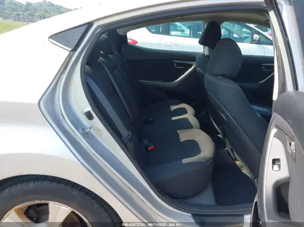 5NPDH4AEXGH738588 2016 HYUNDAI ELANTRA - Image 8