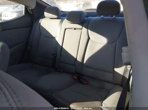 5NPDH4AEXGH749008 2016 HYUNDAI ELANTRA - Image 8