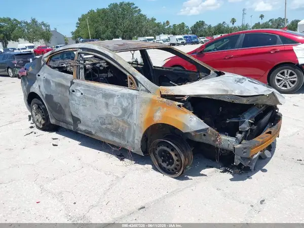 5NPDH4AEXGH753186 2016 HYUNDAI ELANTRA - Image 1