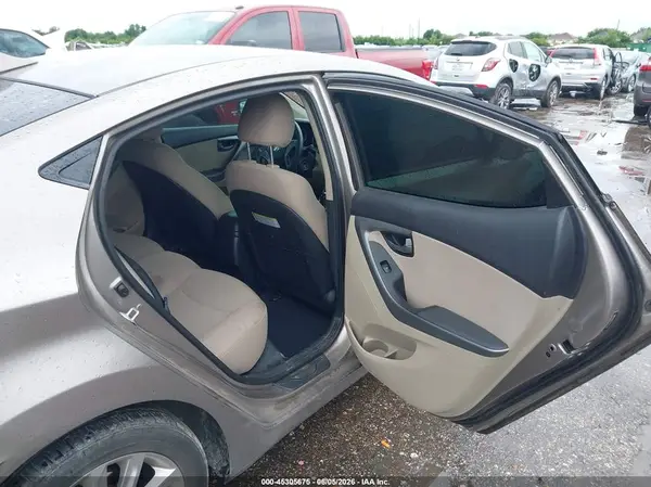 5NPDH4AEXGH761949 2016 HYUNDAI ELANTRA - Image 8