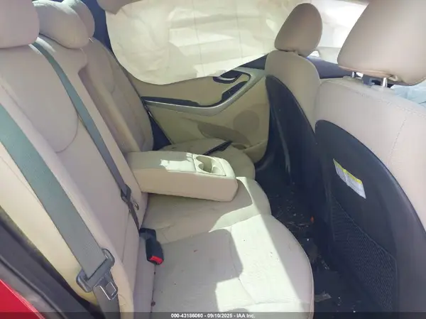5NPDH4AEXGH786303 2016 HYUNDAI ELANTRA - Image 8