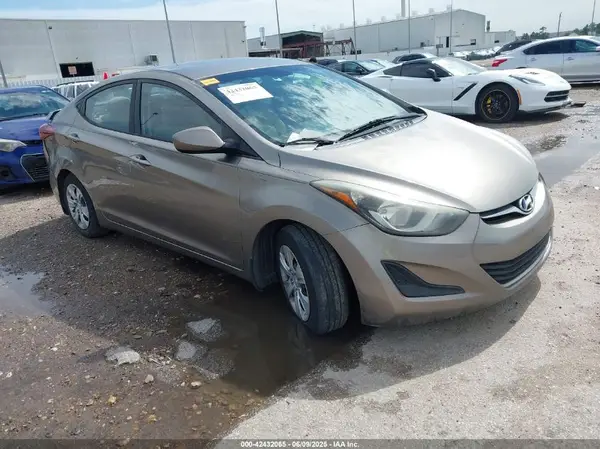 5NPDH4AEXGH797608 2016 HYUNDAI ELANTRA - Image 1