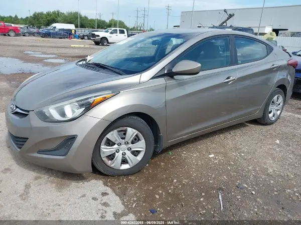 5NPDH4AEXGH797608 2016 HYUNDAI ELANTRA - Image 2