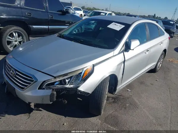 5NPE24AA0HH526996 2017 HYUNDAI SONATA - Image 2