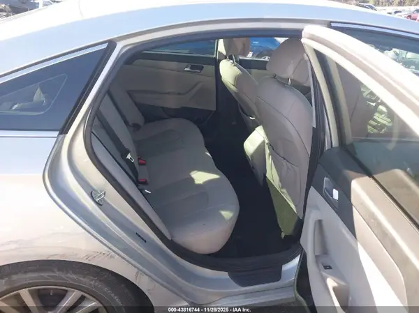 5NPE24AA0HH526996 2017 HYUNDAI SONATA - Image 8