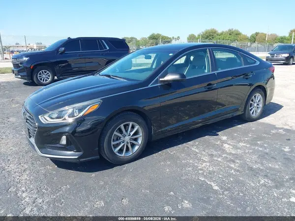 5NPE24AA1JH699075 2018 HYUNDAI SONATA - Image 2