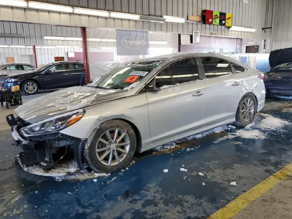 5NPE24AA2JH670071 2018 HYUNDAI SONATA - Image 1