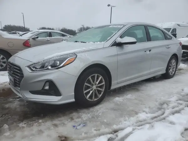 5NPE24AA2JH684889 2018 HYUNDAI SONATA - Image 1