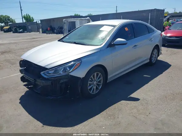 5NPE24AA2JH715915 2018 HYUNDAI SONATA - Image 2