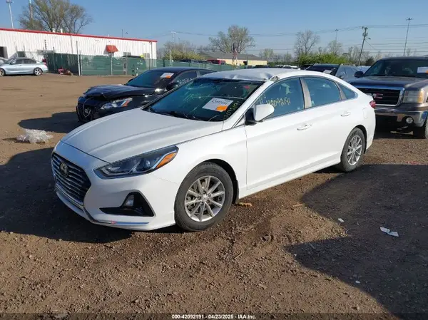 5NPE24AA2JH718958 2018 HYUNDAI SONATA - Image 2