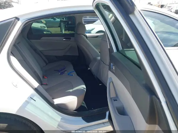 5NPE24AA2JH723156 2018 HYUNDAI SONATA - Image 8