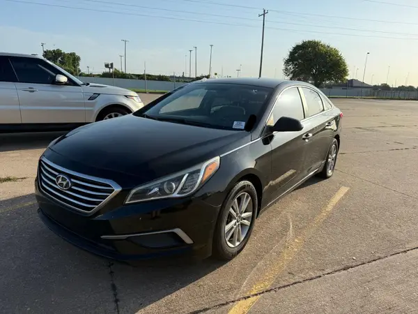 5NPE24AA3HH445703 2017 HYUNDAI SONATA - Image 2