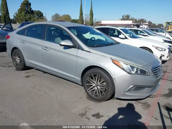 5NPE24AA3HH529326 2017 HYUNDAI SONATA - Image 1