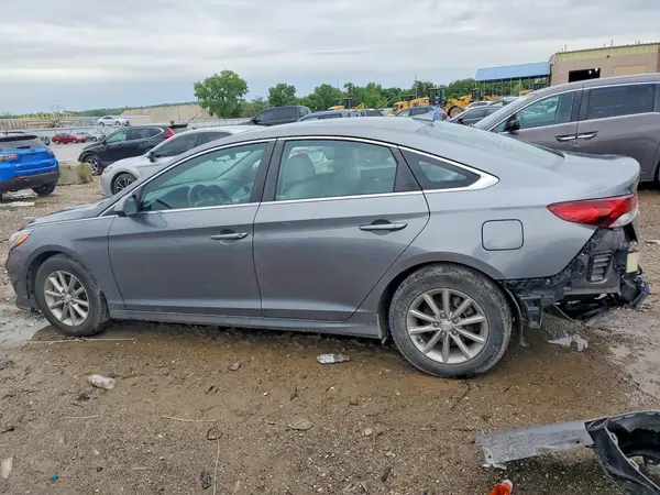 5NPE24AA3JH705877 2018 HYUNDAI SONATA - Image 2