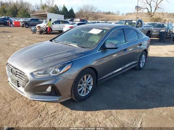 5NPE24AA4JH701742 2018 HYUNDAI SONATA - Image 2