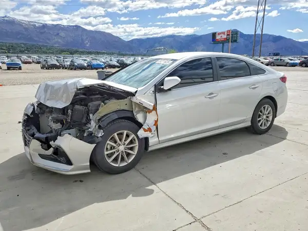 5NPE24AA7JH700584 2018 HYUNDAI SONATA - Image 1