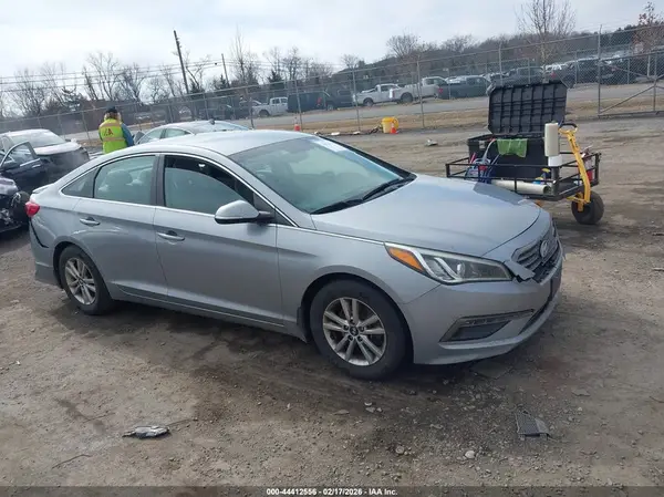 5NPE24AA8GH435778 2016 HYUNDAI SONATA - Image 1