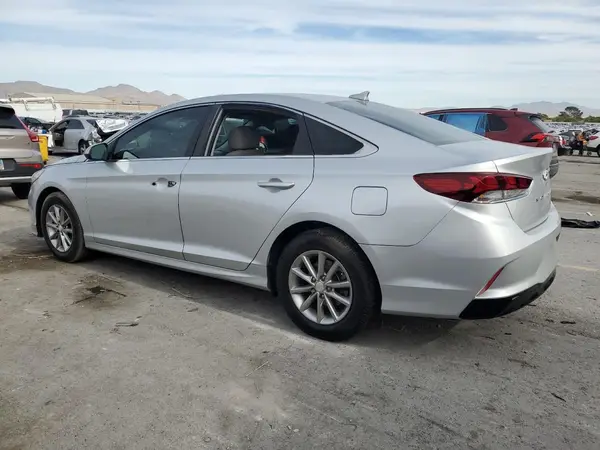 5NPE24AA8JH715904 2018 HYUNDAI SONATA - Image 2
