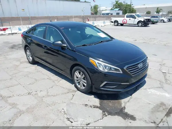 5NPE24AA9HH450579 2017 HYUNDAI SONATA - Image 1