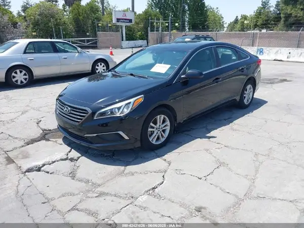 5NPE24AA9HH450579 2017 HYUNDAI SONATA - Image 2
