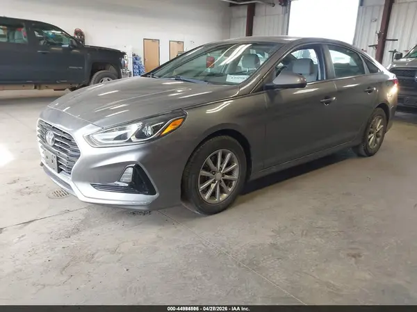 5NPE24AA9JH680063 2018 HYUNDAI SONATA - Image 2