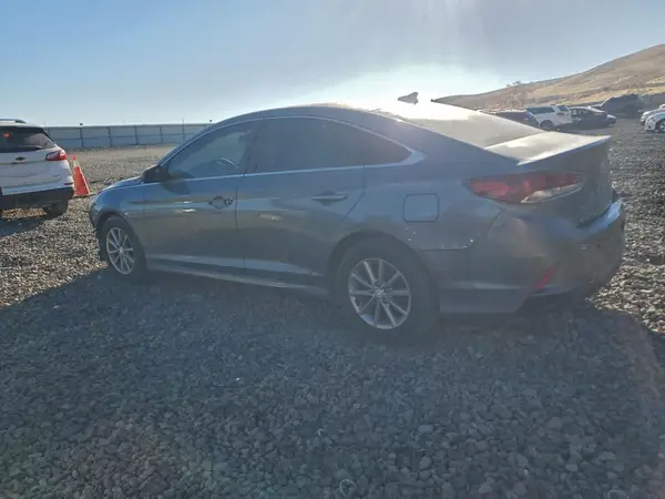 5NPE24AA9JH683979 2018 HYUNDAI SONATA - Image 2