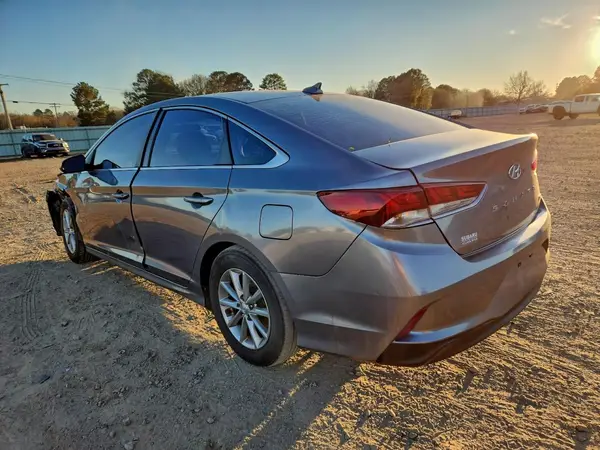 5NPE24AAXJH670710 2018 HYUNDAI SONATA - Image 2