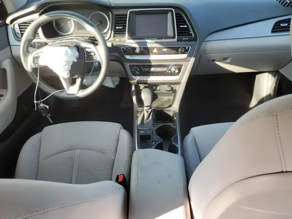 5NPE24AAXJH687362 2018 HYUNDAI SONATA - Image 8