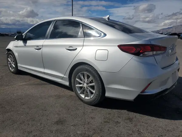 5NPE24AAXJH715743 2018 HYUNDAI SONATA - Image 2