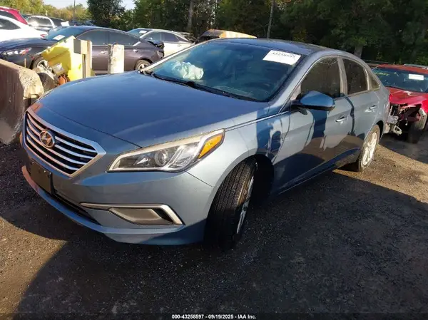 5NPE24AF0GH286701 2016 HYUNDAI SONATA - Image 2