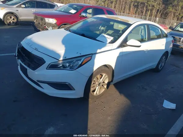 5NPE24AF0GH318644 2016 HYUNDAI SONATA - Image 2