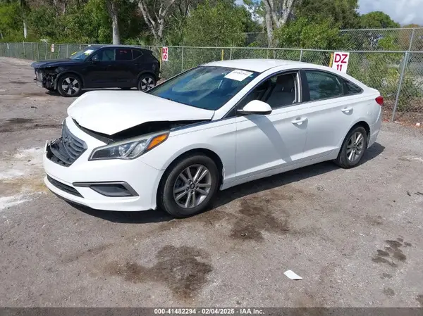 5NPE24AF0GH320555 2016 HYUNDAI SONATA - Image 2