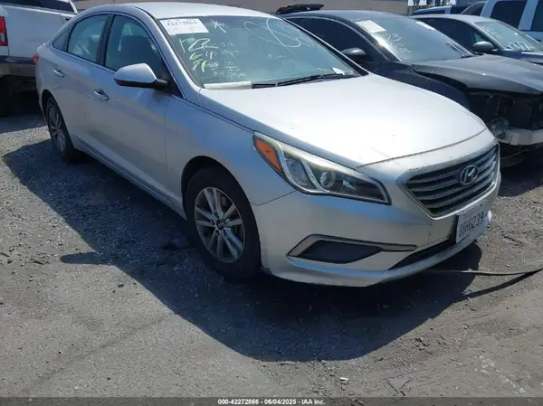 5NPE24AF0GH339493 2016 HYUNDAI SONATA - Image 1