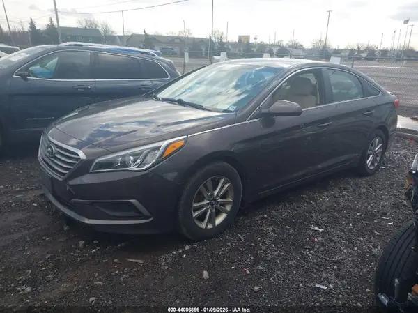 5NPE24AF0HH438218 2017 HYUNDAI SONATA - Image 2