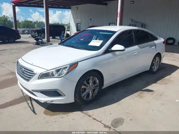 5NPE24AF0HH444388 2017 HYUNDAI SONATA - Image 2
