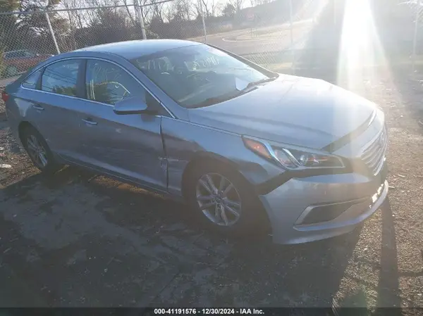 5NPE24AF0HH447503 2017 HYUNDAI SONATA - Image 1